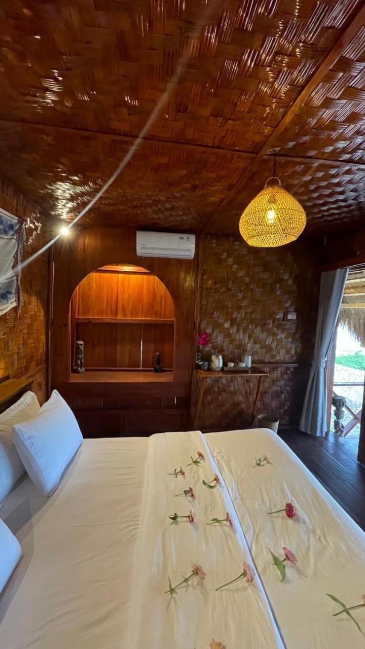 Three Queen Villa And Homestay Waikabubak Exterior foto
