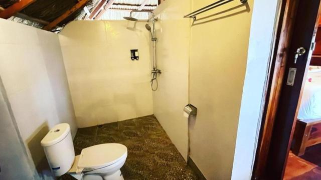 Three Queen Villa And Homestay Waikabubak Exterior foto
