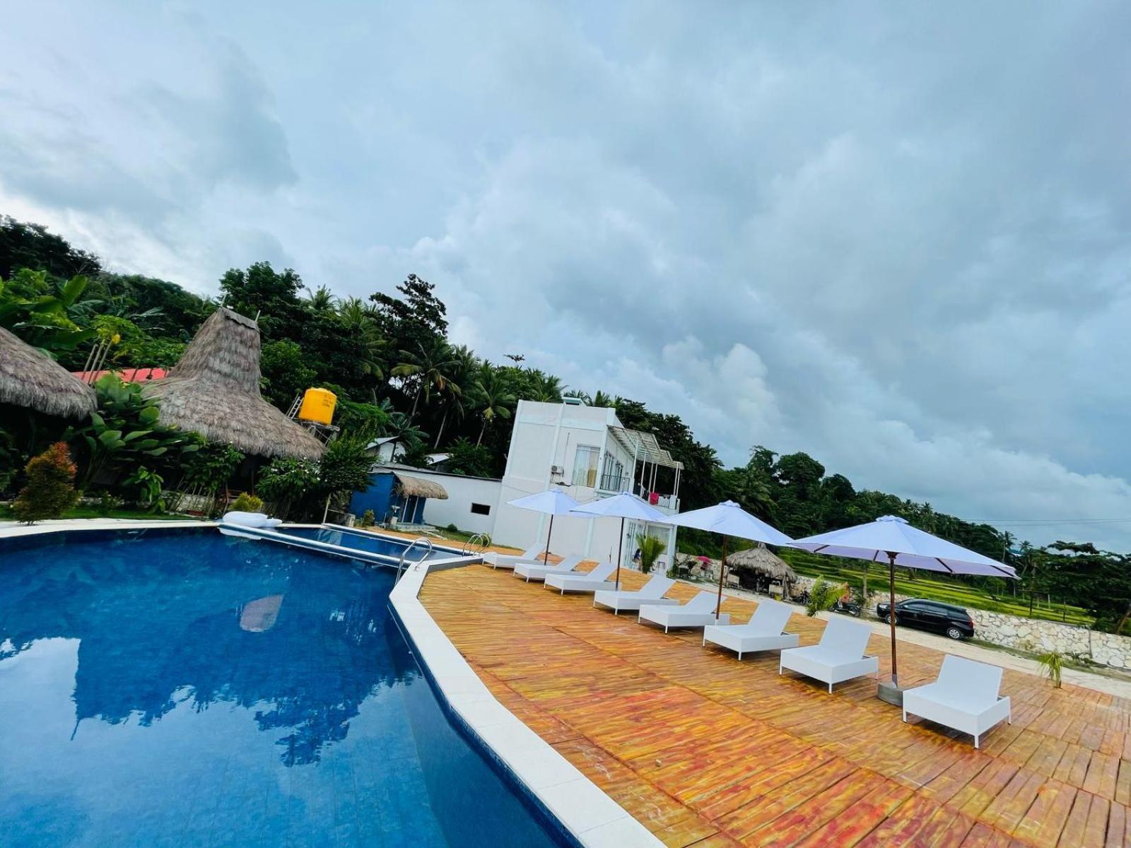 Three Queen Villa And Homestay Waikabubak Exterior foto